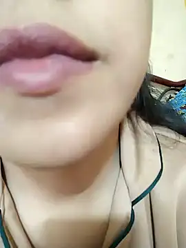 Snapshot of Anki-doll chatting on 2, 2, 2025 Anki-doll online show from 2, 2, 2025