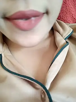 Snapshot of Anki-doll chatting on 5, 2, 2025 Anki-doll online show from 5, 2, 2025