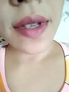 Snapshot of Anki-doll chatting on 12, 10, 2025 Anki-doll online show from 12, 10, 2025