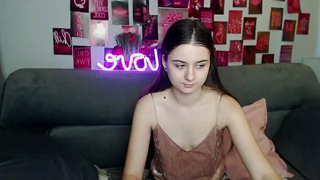 Snapshot of MilanaRoza chatting on 14, 11, 2025 MilanaRoza online show from 14, 11, 2025