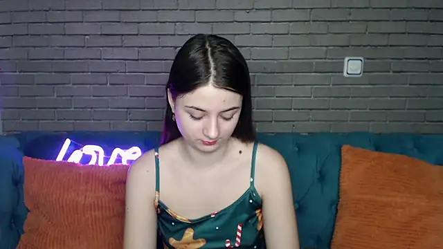 Snapshot of MilanaRoza chatting on 14, 12, 2025 MilanaRoza online show from 14, 12, 2025