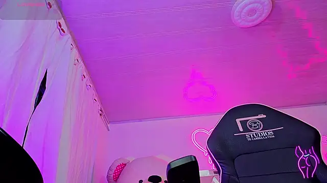 Snapshot of Laylafoxy_tay chatting on 20, 9, 2025 Laylafoxy tay online show from 20, 9, 2025