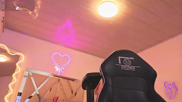 Snapshot of Laylafoxy_tay chatting on 22, 10, 2025 Laylafoxy tay online show from 22, 10, 2025