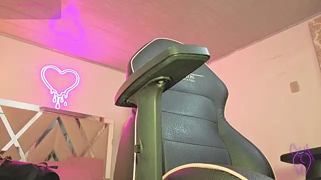 Snapshot of Laylafoxy_tay chatting on 23, 10, 2025 Laylafoxy tay online show from 23, 10, 2025