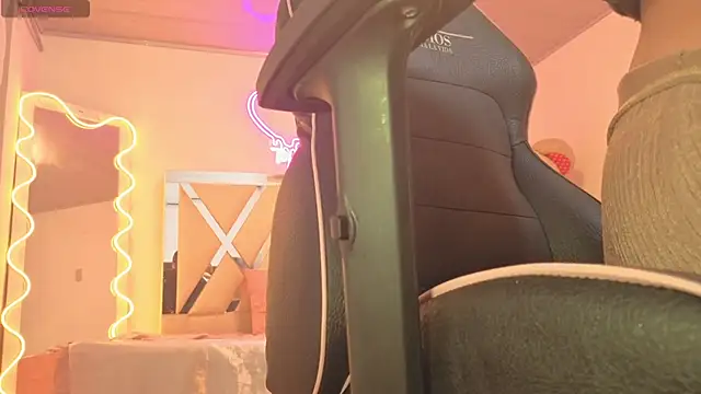 Snapshot of Laylafoxy_tay chatting on 25, 10, 2025 Laylafoxy tay online show from 25, 10, 2025