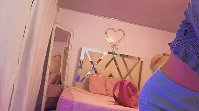 Snapshot of Laylafoxy_tay chatting on 8, 11, 2025 Laylafoxy tay online show from 8, 11, 2025