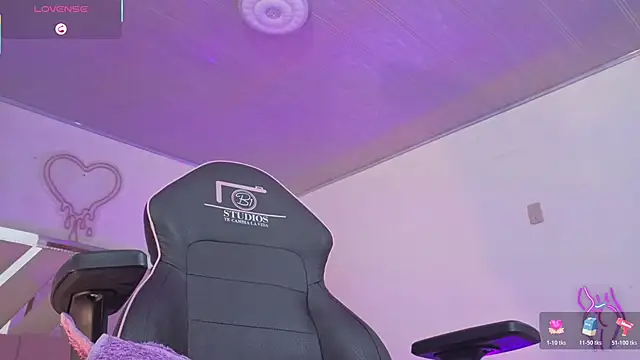 Snapshot of Laylafoxy_tay chatting on 11, 11, 2025 Laylafoxy tay online show from 11, 11, 2025