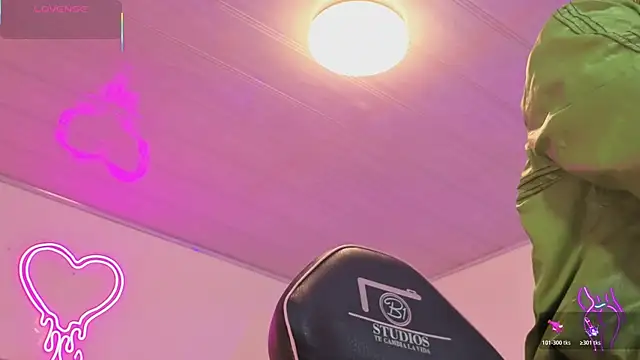 Snapshot of Laylafoxy_tay chatting on 14, 11, 2025 Laylafoxy tay online show from 14, 11, 2025