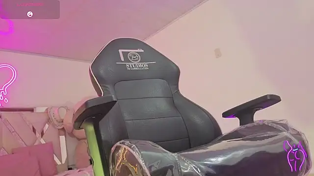 Snapshot of Laylafoxy_tay chatting on 27, 11, 2025 Laylafoxy tay online show from 27, 11, 2025