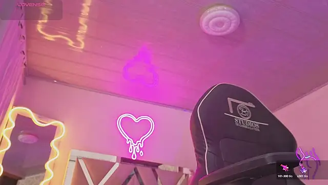 Snapshot of Laylafoxy_tay chatting on 29, 11, 2025 Laylafoxy tay online show from 29, 11, 2025