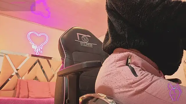 Snapshot of Laylafoxy_tay chatting on 2, 12, 2025 Laylafoxy tay online show from 2, 12, 2025