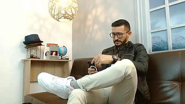 Reiko 85  online show from 17, 3, 2025