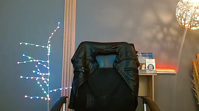 Reiko 85  online show from 3, 2, 2026