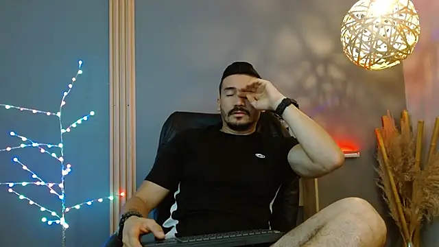 Reiko 85  online show from 8, 2, 2026