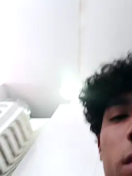 Snapshot of alexander32r chatting on 12, 9, 2025 alexander32r online show from 12, 9, 2025