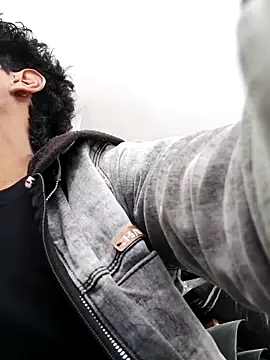 Snapshot of alexander32r chatting on 15, 9, 2025 alexander32r online show from 15, 9, 2025