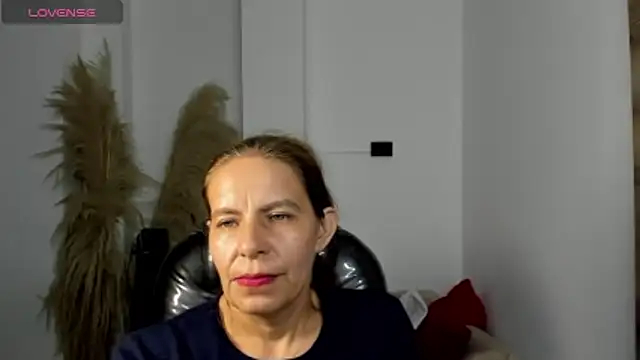 Milf karlye online show from 1, 4, 2026