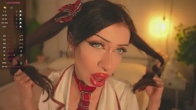 Snapshot of Devilsss_toy chatting on 5, 10, 2025 Devilsss toy online show from 5, 10, 2025