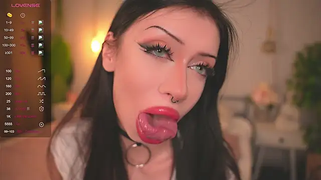 Snapshot of Devilsss_toy chatting on 12, 10, 2025 Devilsss toy online show from 12, 10, 2025
