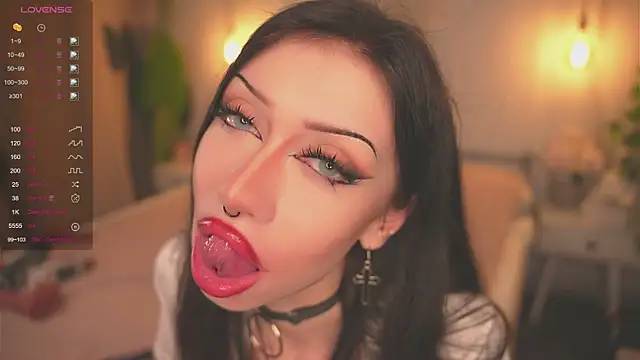 Snapshot of Devilsss_toy chatting on 20, 10, 2025 Devilsss toy online show from 20, 10, 2025