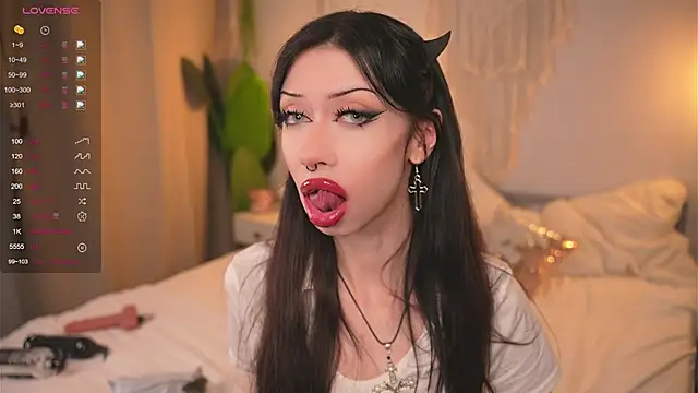 Snapshot of Devilsss_toy chatting on 24, 10, 2025 Devilsss toy online show from 24, 10, 2025