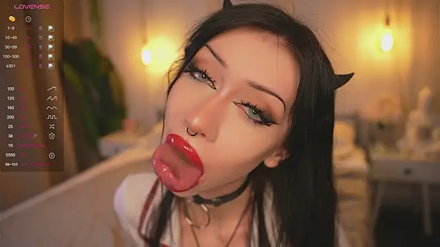 Snapshot of Devilsss_toy chatting on 3, 11, 2025 Devilsss toy online show from 3, 11, 2025