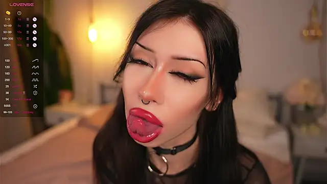 Snapshot of Devilsss_toy chatting on 8, 11, 2025 Devilsss toy online show from 8, 11, 2025