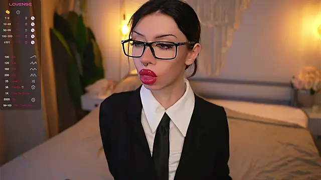 Snapshot of Devilsss_toy chatting on 18, 11, 2025 Devilsss toy online show from 18, 11, 2025