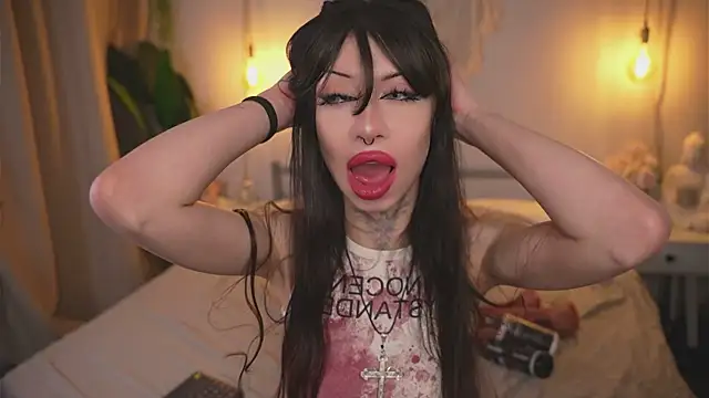 Snapshot of Devilsss_toy chatting on 21, 11, 2025 Devilsss toy online show from 21, 11, 2025