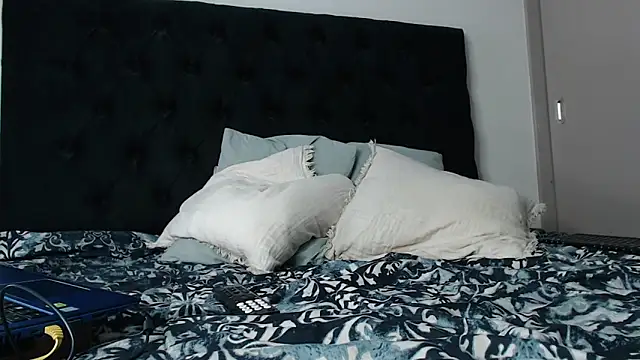 jonhklleyn online show from 8, 9, 2025