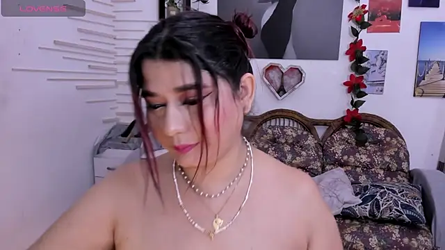 Snapshot of alinabozz1 chatting on 19, 12, 2024 alinabozz1 online show from 19, 12, 2024