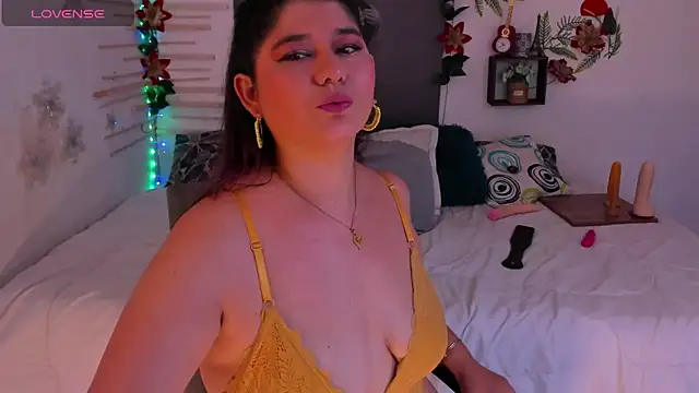 Snapshot of alinabozz1 chatting on 1, 3, 2025 alinabozz1 online show from 1, 3, 2025