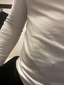 YU-KI00 online show from 13, 11, 2025