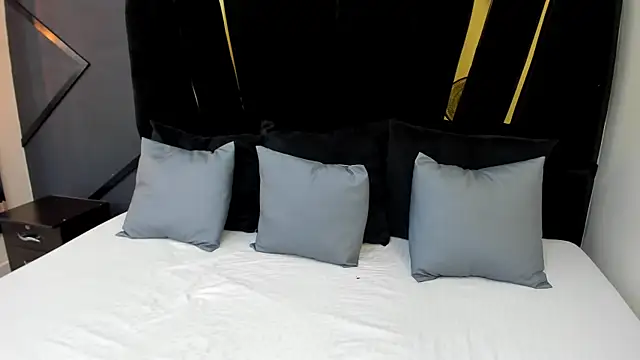 Snapshot of emilie_xx_ chatting on 10, 12, 2024 emilie xx online show from 10, 12, 2024