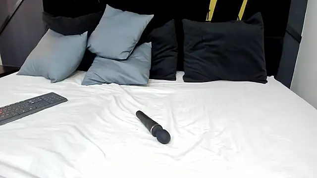 Snapshot of emilie_xx_ chatting on 30, 12, 2024 emilie xx online show from 30, 12, 2024