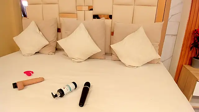 Snapshot of emilie_xx_ chatting on 8, 2, 2025 emilie xx online show from 8, 2, 2025