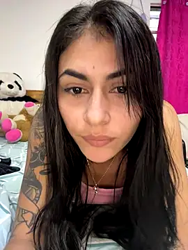 Snapshot of emilie_xx_ chatting on 1, 10, 2025 emilie xx online show from 1, 10, 2025