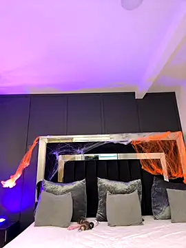 Snapshot of emilie_xx_ chatting on 24, 10, 2025 emilie xx online show from 24, 10, 2025