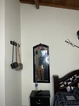 Snapshot of emilie_xx_ chatting on 13, 3, 2026 emilie xx online show from 13, 3, 2026