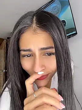 emilie xx  online show from 3, 6, 2026
