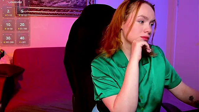 Snapshot of Kari_Lunna chatting on 14, 12, 2024 Kari Lunna online show from 14, 12, 2024
