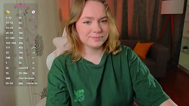 Snapshot of Kari_Lunna chatting on 8, 10, 2025 Kari Lunna online show from 8, 10, 2025