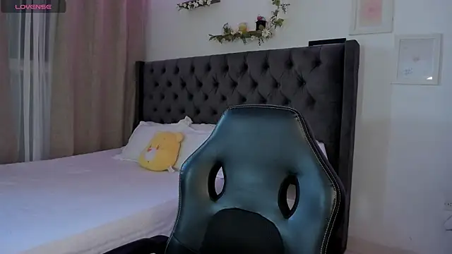 Amiirra  online show from 16, 4, 2026