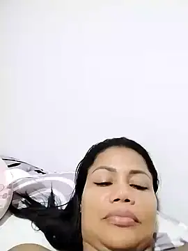 KarenGuzman  online show from 4, 1, 2025