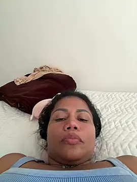 KarenGuzman  online show from 12, 3, 2025