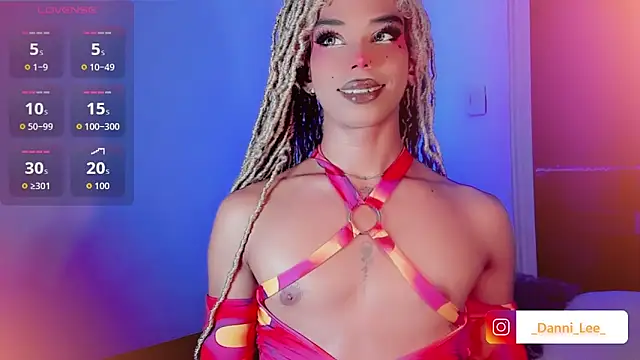 Snapshot of DanniLee_ chatting on 20, 10, 2025 DanniLee online show from 20, 10, 2025