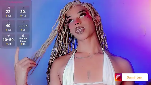 Snapshot of DanniLee_ chatting on 21, 10, 2025 DanniLee online show from 21, 10, 2025