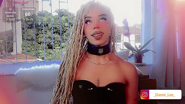 Snapshot of DanniLee_ chatting on 26, 10, 2025 DanniLee online show from 26, 10, 2025