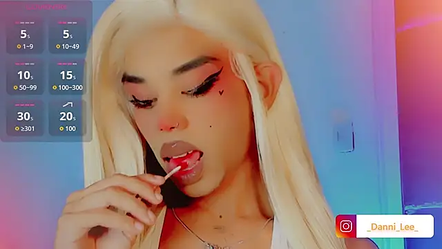 Snapshot of DanniLee_ chatting on 3, 11, 2025 DanniLee online show from 3, 11, 2025