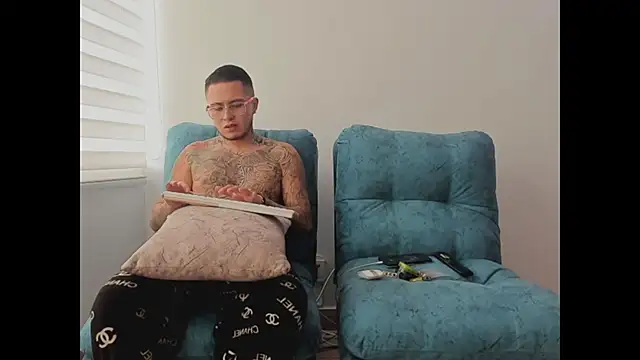 Snapshot of tamy_ian chatting on 25, 11, 2025 tamy ian online show from 25, 11, 2025